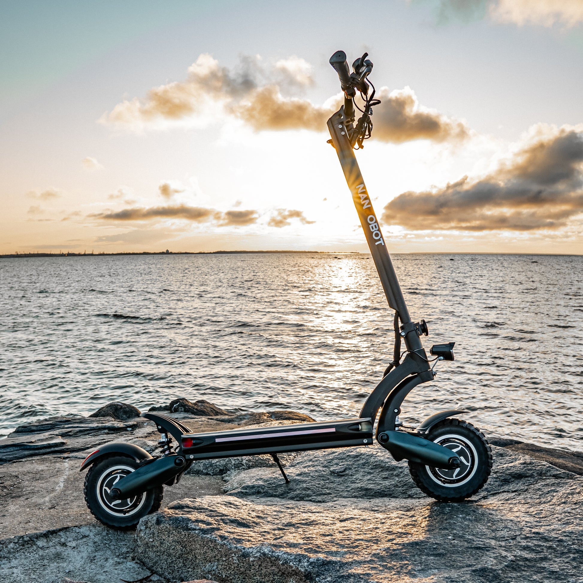NANROBOT D6+ 2.0 52V/26Ah 2000W Electric Scooter – Electric Ride Co.